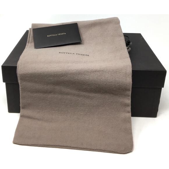 Bottega Veneta Women's Sz 39.5/9. 5 Black Patent Leather Cut Out Mary Jane Heels - Picture 8 of 8